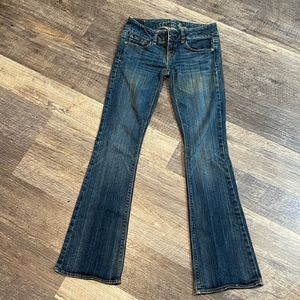 Womens American Eagle jeans pants size 0 short. Artist Stretch. Slight flare